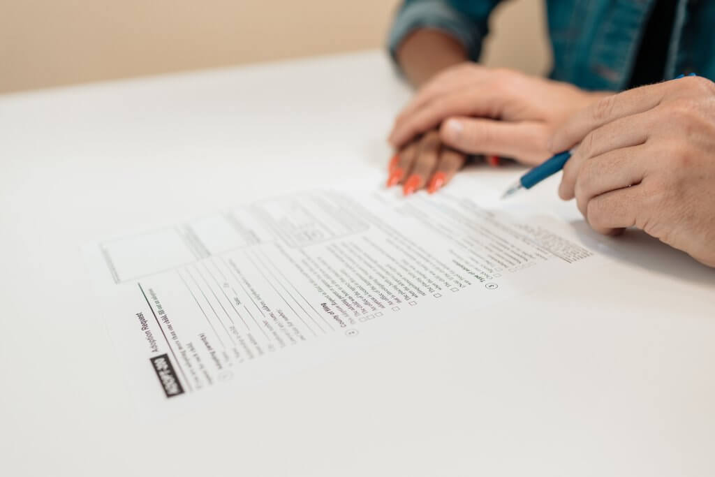 retirees signing their retirement plan